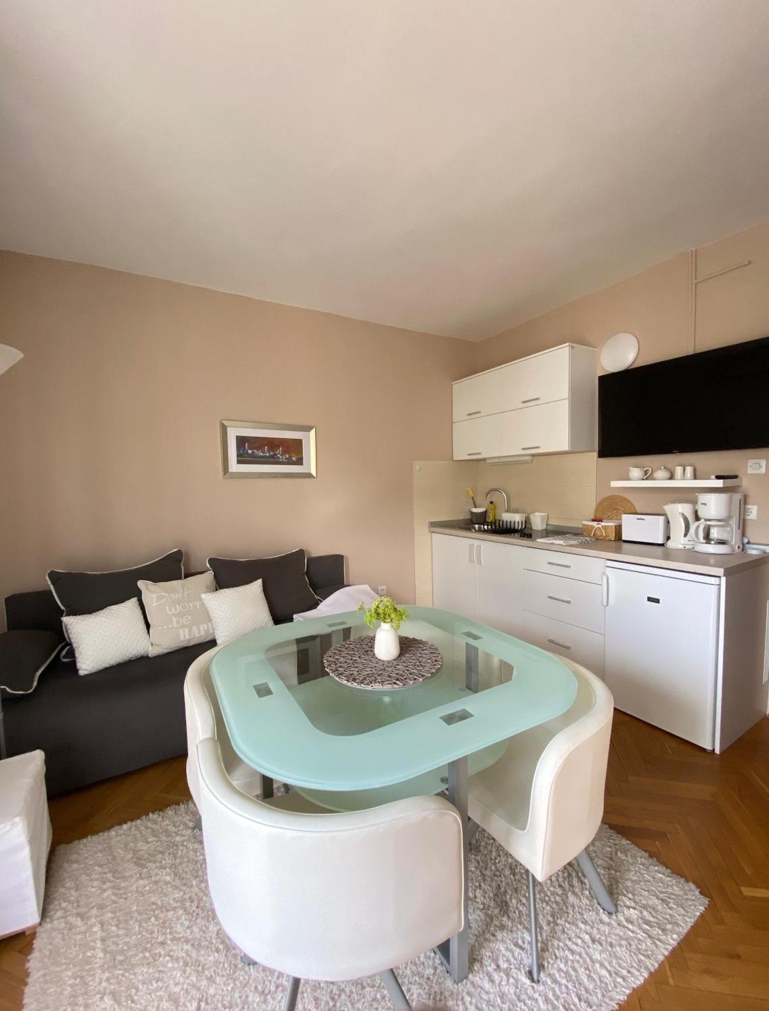Apartments Flora 2 Banjol Ngoại thất bức ảnh