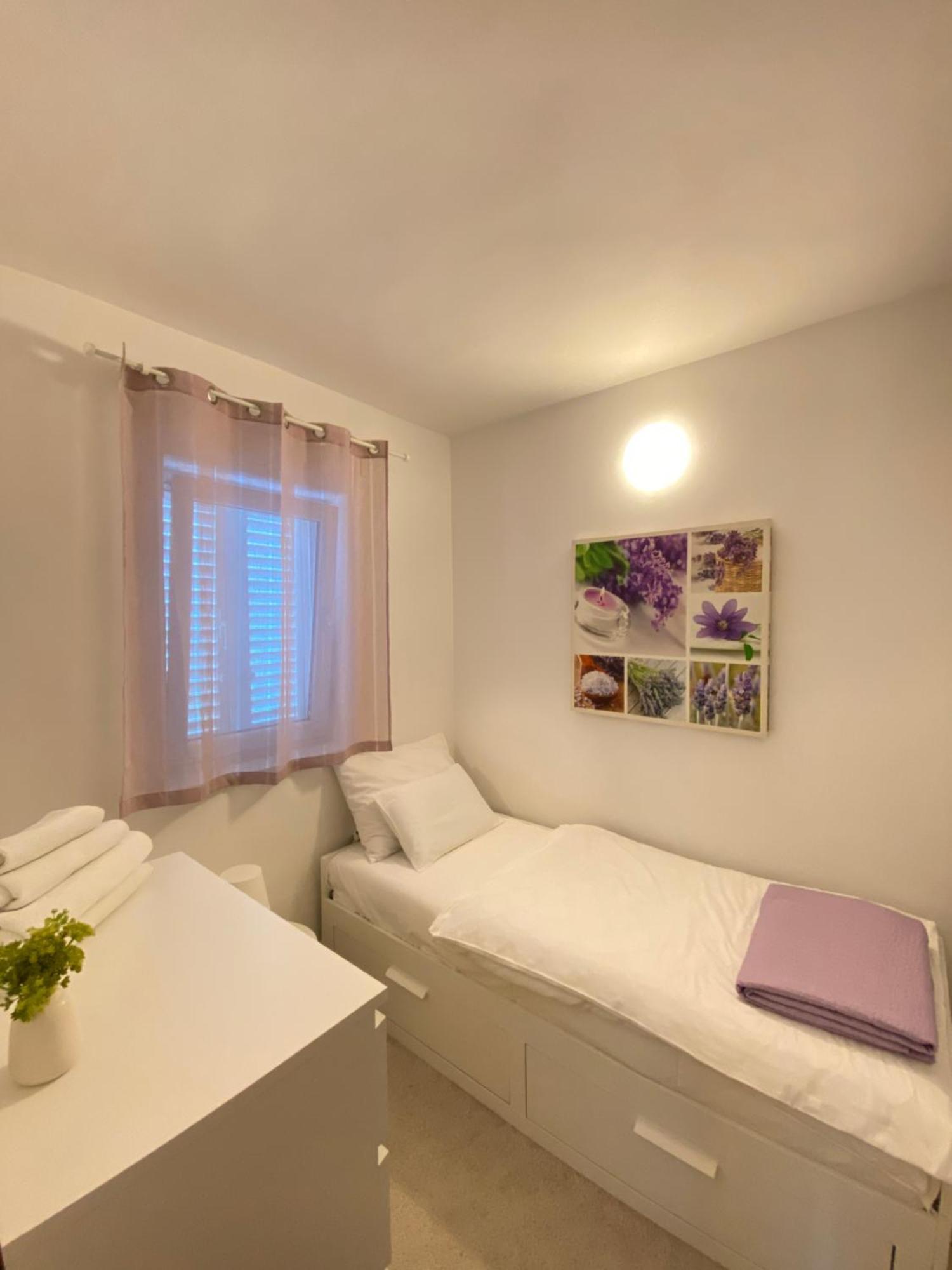 Apartments Flora 2 Banjol Ngoại thất bức ảnh