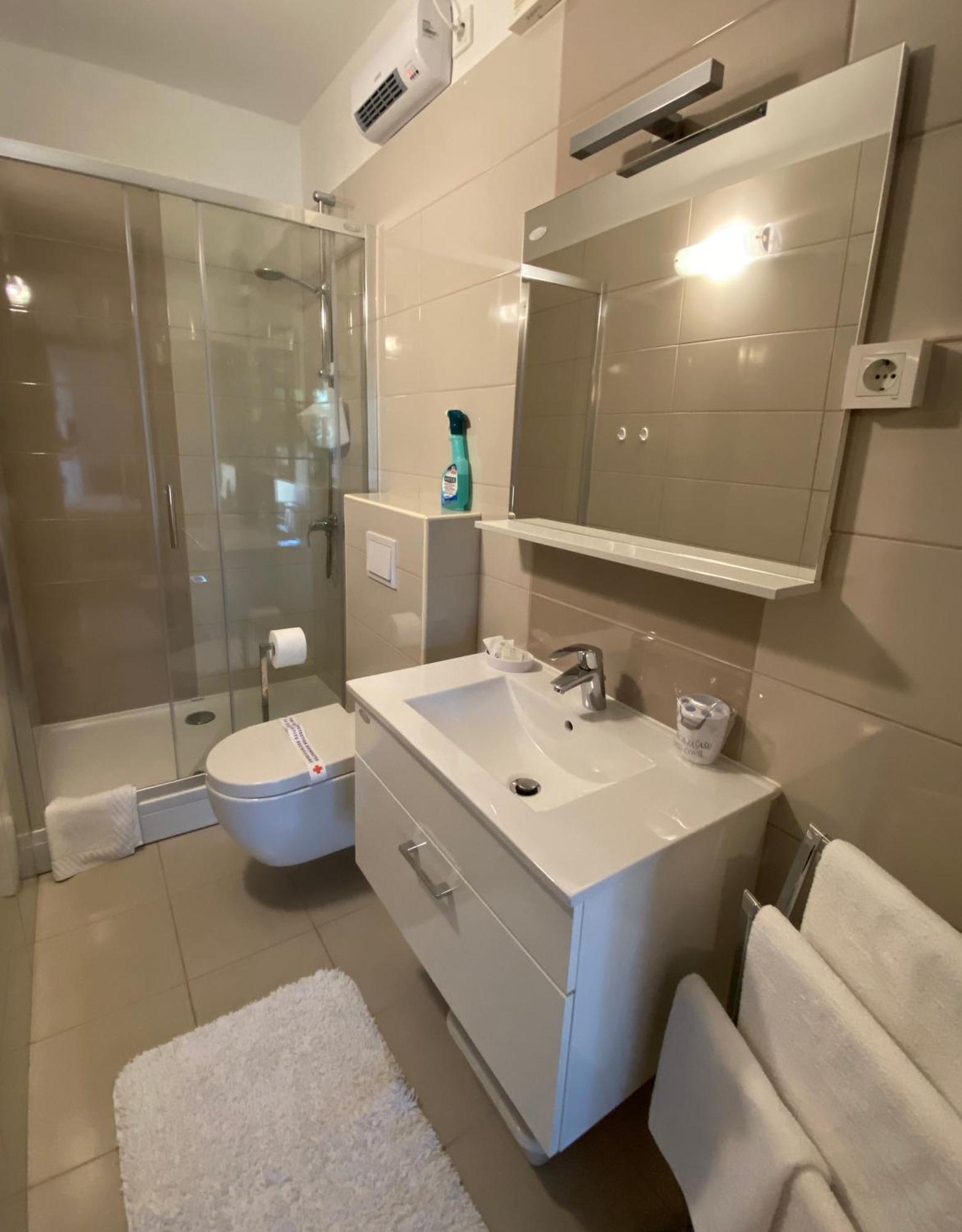 Apartments Flora 2 Banjol Ngoại thất bức ảnh
